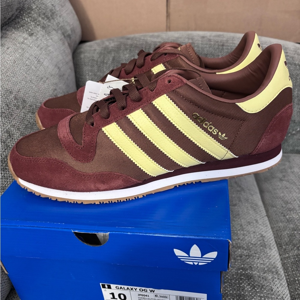 adidas GALAXY OG  10 Women Brown & Pale Yellow Retro Running Sneakers
